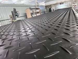 Summer rainy season polyethylene floor protection mat rental business recruitment